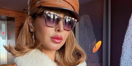 سحر جويل الباريسي: شعر أشقر عسلي، مكياج زهري، أناقة البيريه - تواصل نيوز