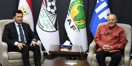هاني أبوريدة يستقبل وزير الرياضة تنفيذًا لتوجيهات الرئيس السيسي لدعم كرة القدم المصرية - تواصل نيوز