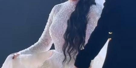 كان نفسي جوزي يكون معايا.. رانيا يوسف تظهر بفستان زفاف| ما القصة - تواصل نيوز