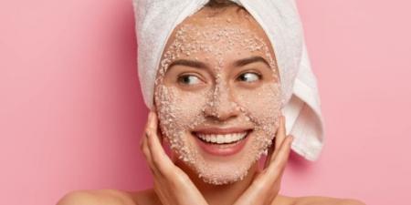 6 مقشرات طبيعية للبشرة الدهنية - تواصل نيوز