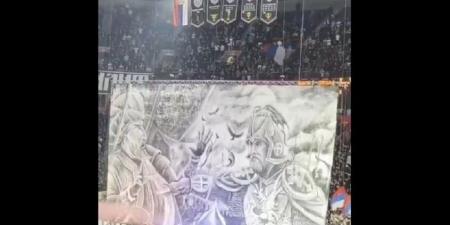 شاهد.. "تيفو" جماهير بارتيزان تفجر موجة غضب في تركيا - تواصل نيوز