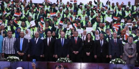 محافظ الجيزة يكرّم 170 عاملاً بالنظافة من المشاركين في أعمال تجميل محيط المتحف المصري الكبير - تواصل نيوز