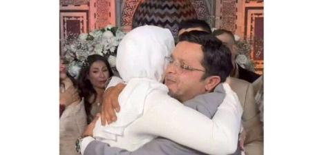 حفل عائلي بسيط.. محمد هنيدي يحتفل بعقد قران ابنته بحضور أصدقائه «صور» - تواصل نيوز
