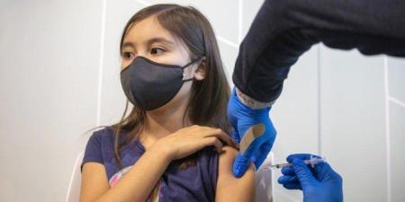 مذكرة أمريكية تكشف ارتباط وفيات أطفال بلقاحات كوفيد.. وواشنطن تعيد رسم سياسة التطعيم - تواصل نيوز