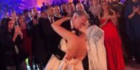 قبلة ولقطات رومانسية بين أروى جودة وزوجها الايطالي بحفل زفافهم - تواصل نيوز