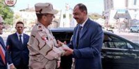 محافظ سوهاج يستقبل قائد قوات الدفاع الشعبي والعسكري - تواصل نيوز