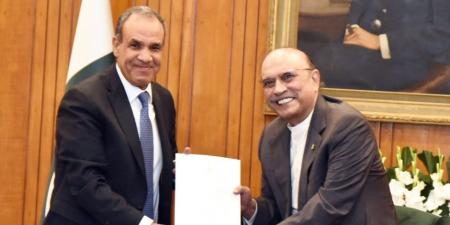 وزير الخارجية يسلم رسالة خطية من الرئيس السيسى إلى الرئيس الباكستاني - تواصل نيوز