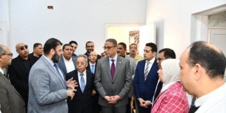 محافظ الفيوم ونقيب أطباء مصر يتفقدان وحدة المخ والأعصاب الجديدة بمستشفى سنورس المركزي - تواصل نيوز