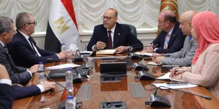 وزير العمل يلتقي وفدًا من مجلس إدارة غرفة صناعة الملابس والمفروشات المنزلية باتحاد الصناعات - تواصل نيوز