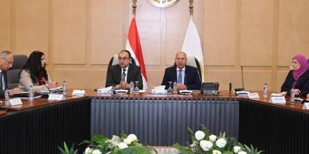 وزير الصناعة والنقل يبحث مع وزير قطاع الأعمال ومصنعي الغزل والنسيج والملابس الجاهزة تعميق التصنيع المحلي - تواصل نيوز