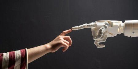 جلد إلكتروني «يشعر بالألم».. ابتكار صيني يمنح الروبوتات الشبيهة بالبشر ردود فعل شبه إنسانية - تواصل نيوز