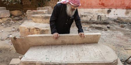 هل مر الأمر على الحكومة المصرية؟ إسرائيل ترسل مصورا وحاخاما إلى مصر للتنقيب عن قبور يهود مصريين - تواصل نيوز