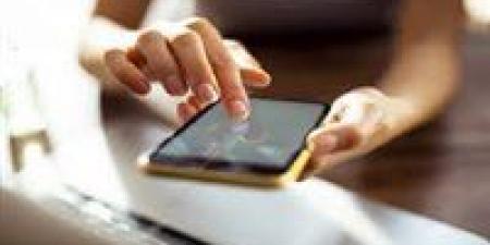 الأمريكيون وجيل Z يتصدران استخدام الهواتف: 4 ساعات يومياً في قبضة الشاشات - تواصل نيوز