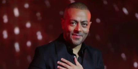 الجمهور يشارك تامر عاشور الغناء بصوت واحد أثناء تقديمه أغنية «قولوله سماح» - تواصل نيوز