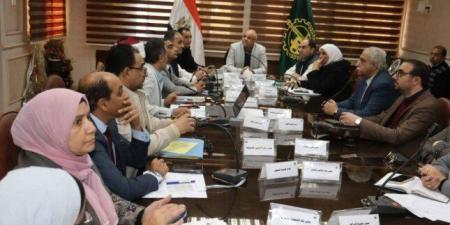 محافظ القليوبية يبحث إجراءات تحويل قرية "القلج" وتوابعها بمركز الخانكة إلى مدينة مستقلة - تواصل نيوز