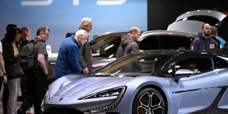 "بي واي دي" تتجاوز "تسلا" وتعتلي صدارة مبيعات السيارات الكهربائية عالميًا - تواصل نيوز