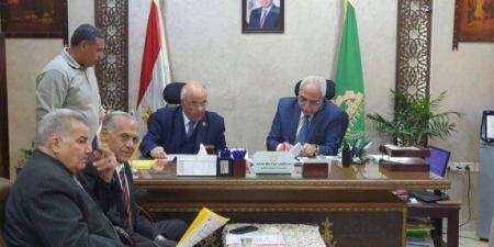 مدير تعليم القليوبية ومجلس الأمناء يبحثان آليات الدعم والحلول المبتكرة لمشكلات المدارس - تواصل نيوز
