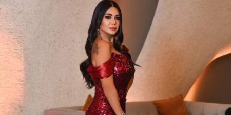 «بفستان أحمر وتاتو على الكتف».. كيف تصدرت رانيا يوسف التريند في بداية 2026؟ - تواصل نيوز