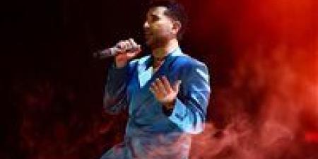 تحت شعار كامل العدد.. أحمد سعد يشعل حفل الشارقة - تواصل نيوز