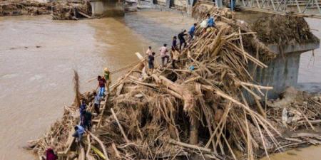 كارثة طبيعية تهز إندونيسيا بعد سيول مفاجئة وخسائر بشرية - تواصل نيوز