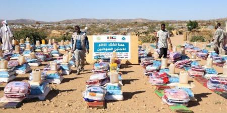 "المنابر القرآنية" الكويتية توزع مساعدات شتوية على اللاجئين السودانيين في تشاد - تواصل نيوز