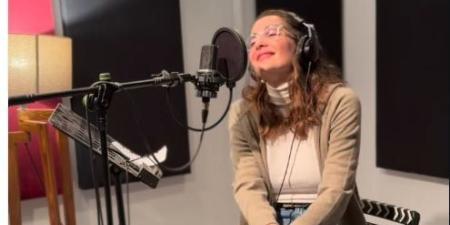 «ما أحلاكي».. شام الذهبي تثير تفاعل جمهورها بأولى تجاربها الغنائية «Fly Me to the Moon» - تواصل نيوز