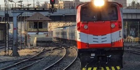 مصرع شاب صدمه قطار أثناء عبوره مزلقان السكة الحديد بالشرقية - تواصل نيوز