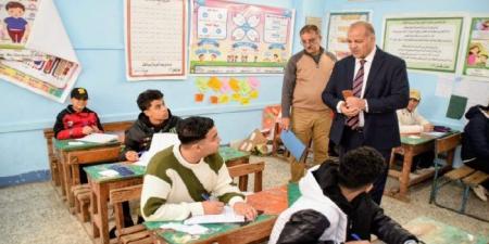 مدير تعليم بورسعيد يتفقد لجان امتحانات اللغة الإنجليزية فى ثانى أيام الشهادة الإعدادية - تواصل نيوز