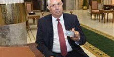 النائب السيد القصير يوضح: لم أخُاطب الإعلام والصحافة بمُناداتى بالنائب الوزير..ويؤكد: الألقاب والشكليات لا تحتل أي أولوية - تواصل نيوز