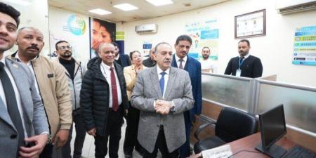 محافظ أسيوط يتفقد مركز خدمات مياه الشرب بغرب العاصمة ويشيد بمشروعات التوعية والرقمنة - تواصل نيوز