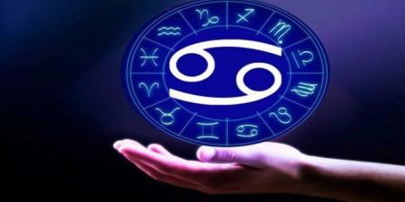 الأبراج اليوم.. ماذا ينتظر برج السرطان عاطفيا ومهنيا وصحيا؟ - تواصل نيوز