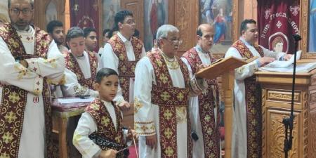 رسالة محبة وسلام.. أقباط بورسعيد يؤدون قداس عيد الغطاس بكنيسة الأنبا بيشوي - تواصل نيوز