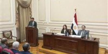 النائب محمد رزق يستعرض مقترحه أمام تعليم الشيوخ لتعميم "دولة التلاوة" بمدارس التعليم الأساسي - تواصل نيوز