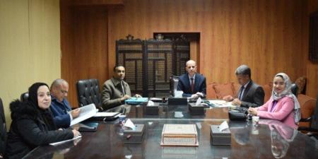 رئيس جامعة بني سويف يرأس اجتماع اللجنة العليا لوحدة مناهضة العنف - تواصل نيوز