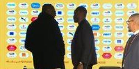 توتر في المؤتمر الصحفي لنهائي كأس أمم أفريقيا.. انسحاب مدرب السنغال بعد هجوم لفظي من الصحفيين المغاربة - تواصل نيوز