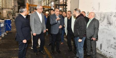 وزير الدولة للإنتاج الحربي يتفقد خطوط الإنتاج بشركة حلوان للصناعات الهندسية «مصنع 99 الحربي» - تواصل نيوز