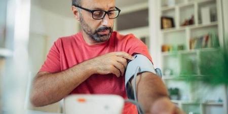دراسة: اتساع الفارق بين رقمي ضغط الدم قد يرتبط بزيادة خطر الخرف - تواصل نيوز