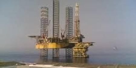 البترول البحرية تدشن مرحلة إنزال الخط البحري بمشروع تطوير حقل كاموس - تواصل نيوز