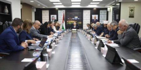 مجلس الوزراء الفلسطيني يدين استمرار مجازر الاحتلال الإسرائيلي بحق النازحين في قطاع غزة - تواصل نيوز