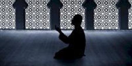 ما حكم نسيان التشهد الأوسط في الصلاة؟.. أمين الفتوى يجيب - تواصل نيوز