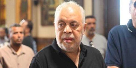 وصول أشرف زكي إلى المسجد الكبير بأبو حمص لحضور جنازة عبد العزيز مخيون - تواصل نيوز