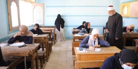 انطلاق امتحان النحو لطلاب الثانوية الأزهرية العلمية في 581 لجنة على مستوى الجمهورية - تواصل نيوز