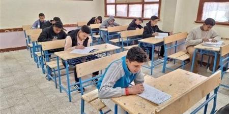 بأزمة قلبية مفاجئة.. وفاة معلمة خلال توجهها للمراقبة بامتحانات الإعدادية في بني سويف - تواصل نيوز