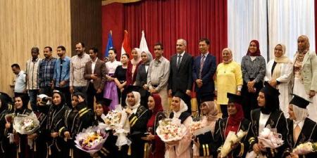 رئيس جامعة أسوان لخريجي الألسن: أنتم سفراء مصر في سوق العمل العالمي - تواصل نيوز