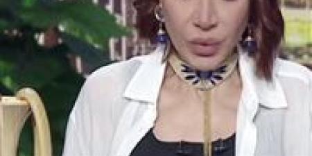 "الطماطم والبيض رخصوا ياجدعان".. بسمة وهبة تحتفل على الهواء بطبق شكشوكة - تواصل نيوز