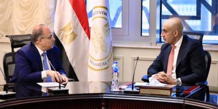 وزير التعليم يبحث سبل إعداد كوادر متخصصة في مجال قطاع الصناعات الدوائية - تواصل نيوز