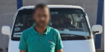 ضبط سائق ميكروباص تعدى لفظيًا على راكب في البحيرة - تواصل نيوز