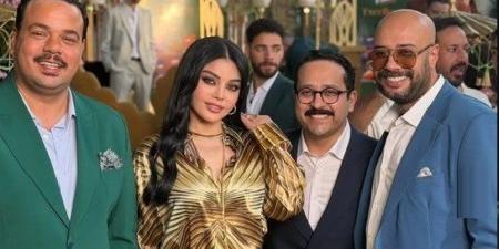 ظهور مفاجئ لـ هيفاء وهبي برفقة مصطفى غريب وحاتم صلاح.. ما القصة؟ - تواصل نيوز