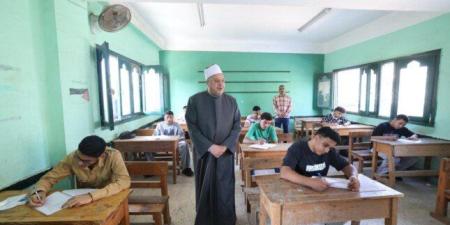 بين القوانين والمعادلات.. انطلاق امتحان الفيزياء لطلاب الثانوية الأزهرية 2026 - تواصل نيوز