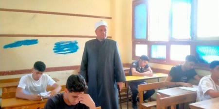 رئيس منطقة القليوبية الأزهرية يطمئن على انتظام امتحان اللغة الأجنبية الأولى بالقسم الأدبي - تواصل نيوز